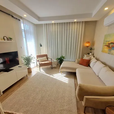 2 Bedroom Cozy Apartment
