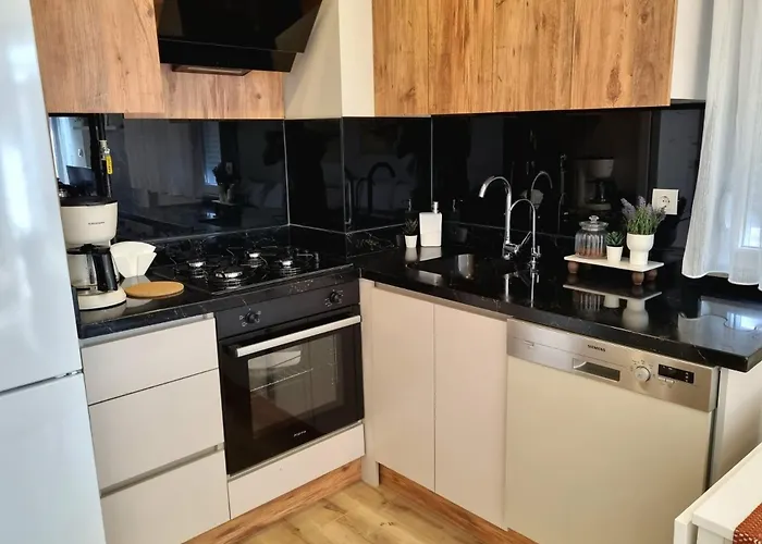 Apartment 2 Bedroom Cozy *