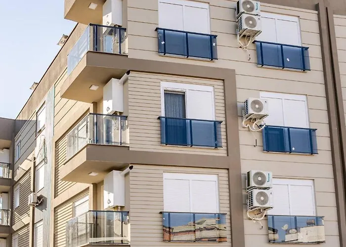 2 Bedroom Cozy Apartment *